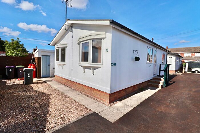 2 Bedroom Mobile/park Home For Sale In Newark Road, North Hykeham, LN6