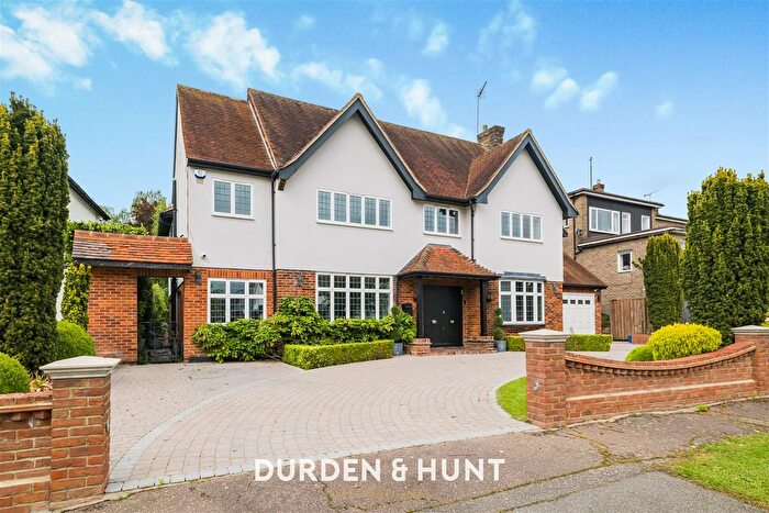 5 Bedroom Detached House For Sale In Parkland Close, Chigwell, IG7