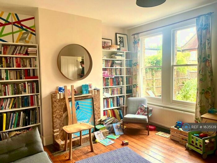 3 Bedroom Semi-Detached House To Rent In Chaffinch Road, London, BR3