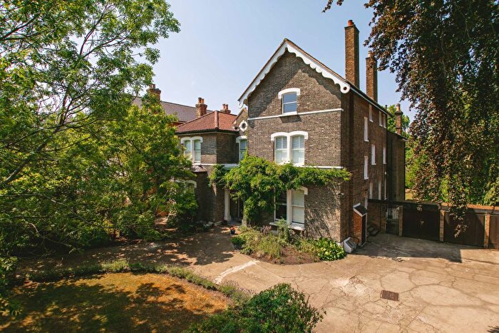 3 Bedroom Flat For Sale In Court Road, London, SE9