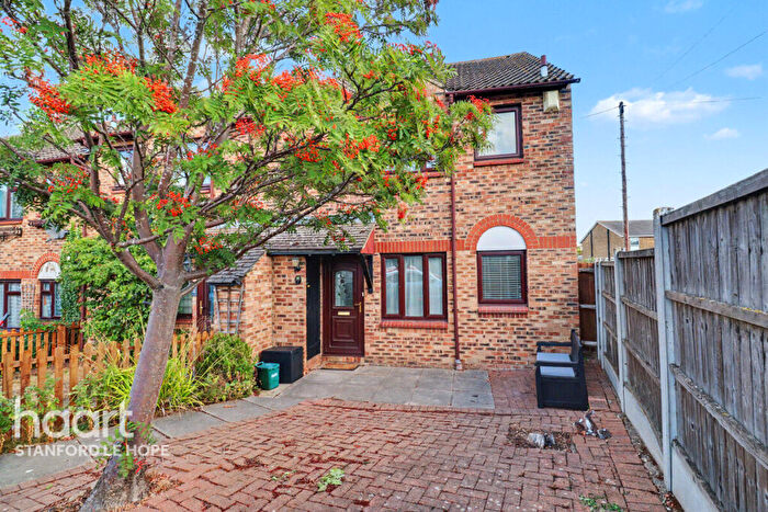 1 Bedroom End Of Terrace House For Sale In St Johns Mews, Stanford-Le-Hope, SS17