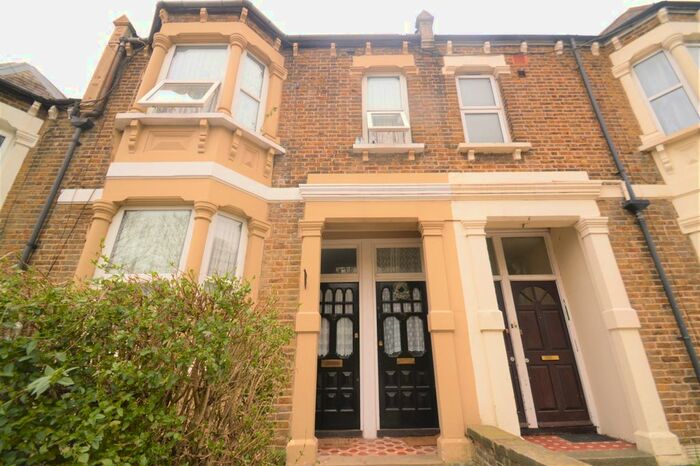 2 Bedroom Flat To Rent In Rockmount Road, London, SE18
