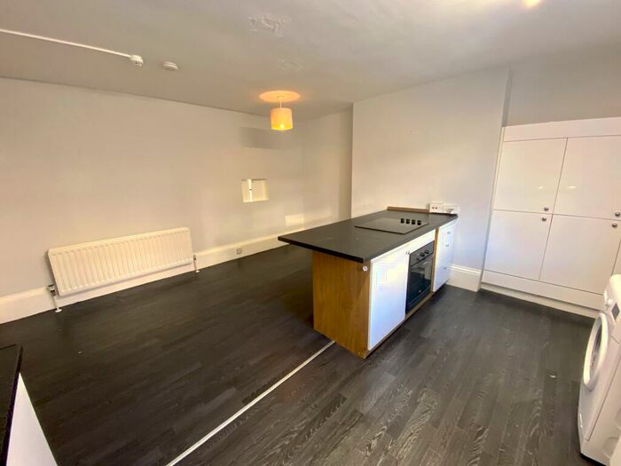 2 Bedroom Apartment To Rent In Bath Terrace, Tynemouth, NE30