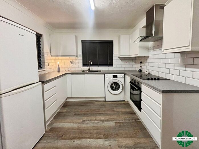 2 Bedroom Property To Rent In Amberley Road, Leyton, E10