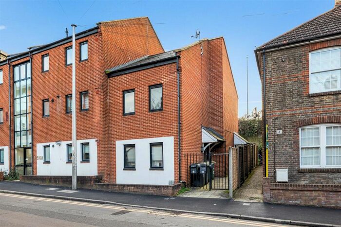 1 Bedroom Maisonette To Rent In Walnut Tree Close, Guildford, GU1