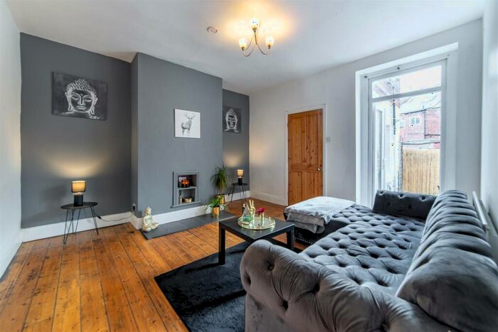 2 Bedroom Flat To Rent In William Street, South Gosforth, Newcastle Upon Tyne, NE3