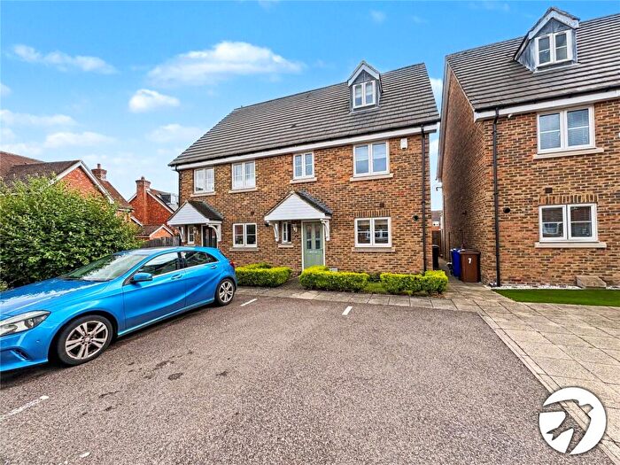 4 Bedroom Semi-Detached House To Rent In Poole Close, Wainscott, Rochester, Kent, ME3