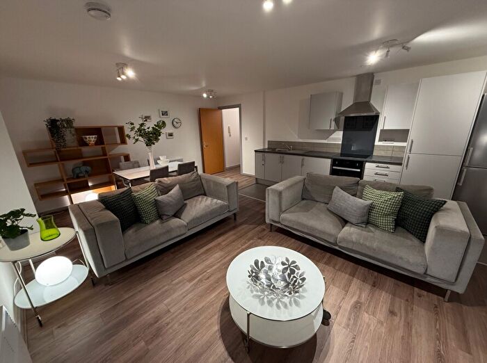 2 Bedroom Apartment To Rent In City Gate, City Centre, M15