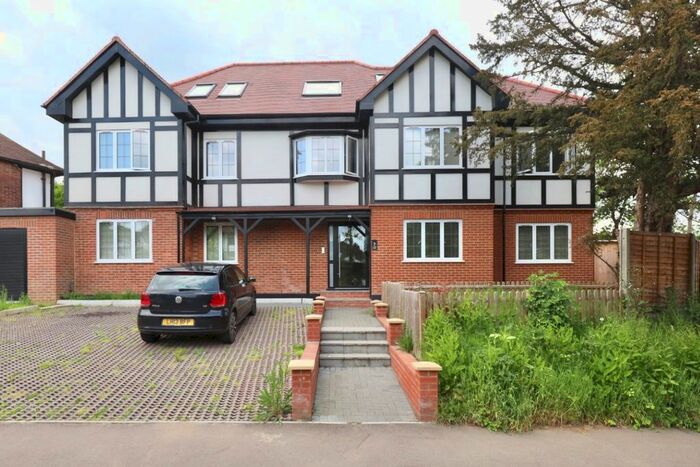 1 Bedroom Flat To Rent In Hillcrest Gardens, Esher, KT10