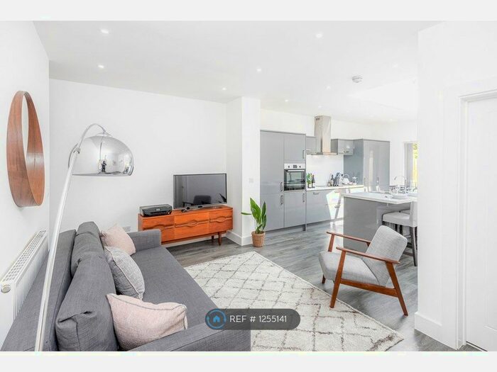 2 Bedroom Maisonette To Rent In Fairleigh Road, Cardiff CF11