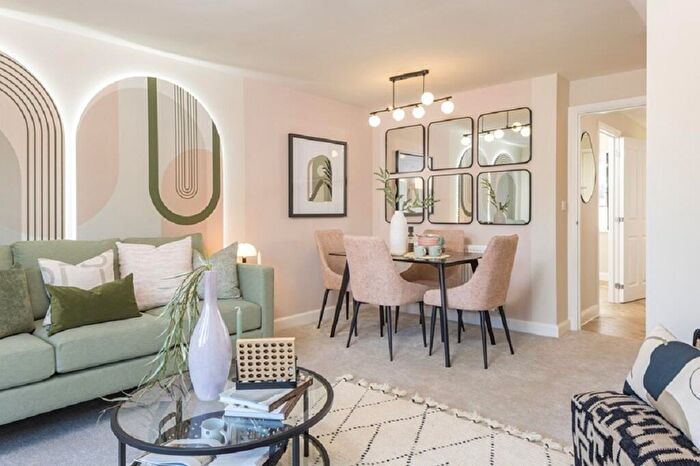 3 Bedroom Semi Detached House For Sale In Henley Gate, Ipswich, IP1