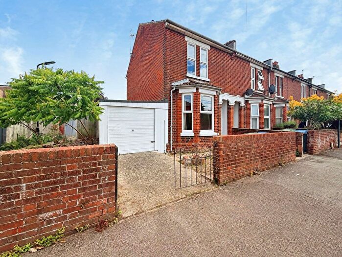 3 Bedroom End Of Terrace House For Sale In Leighton Avenue, Southampton, SO15