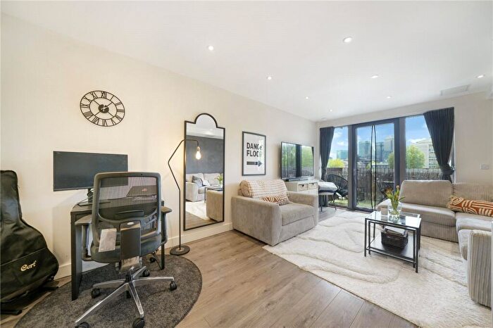 1 Bedroom Apartment For Sale In St. Pauls Way, London, E3