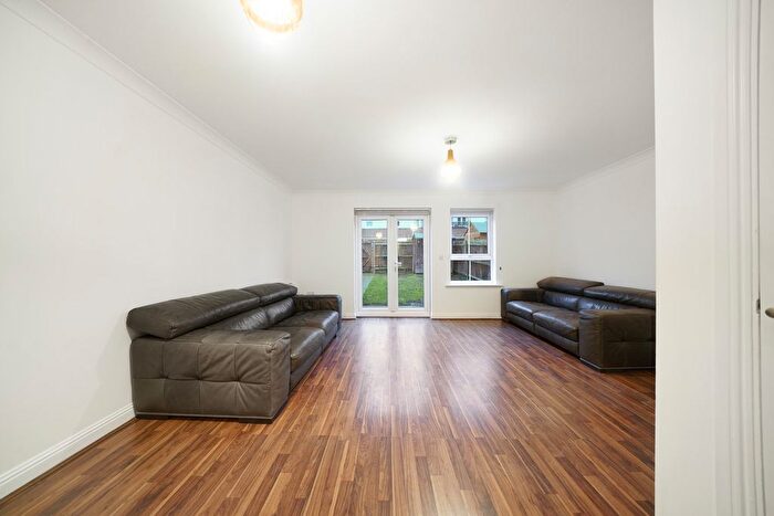 4 Bedroom Semi-Detached House To Rent In Church Hill Road, Barnet, EN4
