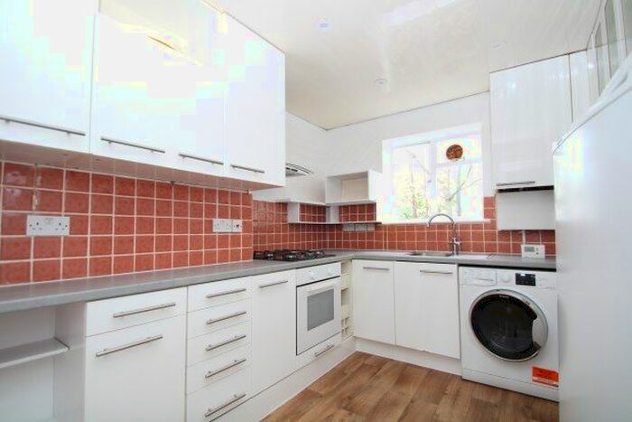 3 Bedroom Flat To Rent In Rigby Close, Croydon, CR0