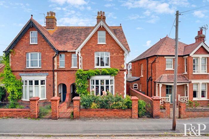 5 Bedroom Semi-Detached House For Sale In Chinnor Road, Thame, OX9
