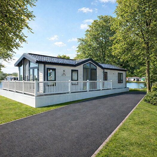 2 Bedroom Lodge For Sale In Allerthorpe, York, YO42