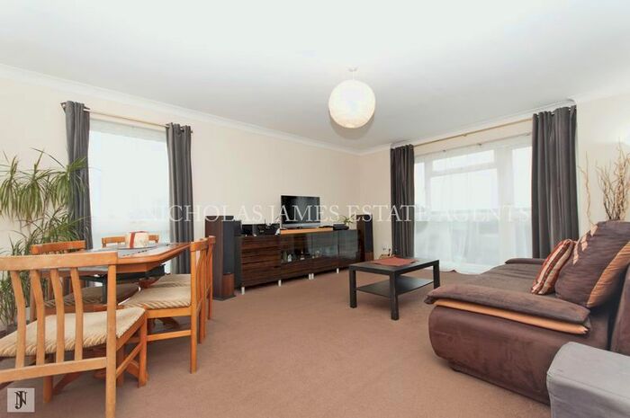 2 Bedroom Flat To Rent In Grange Gardens, London, N14