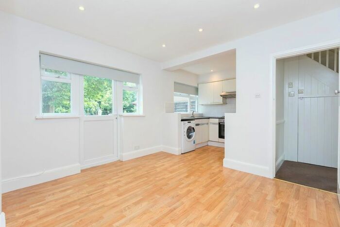 3 Bedroom Property To Rent In Burnham Gardens, Hounslow, TW4