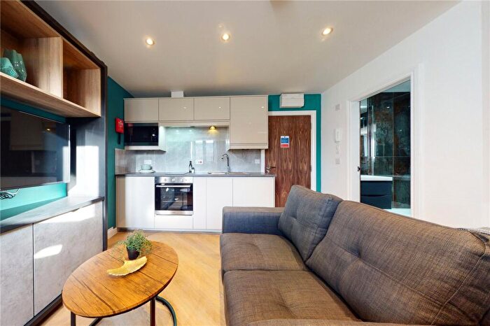 Apartment To Rent In Apt, South Parade #, LS1