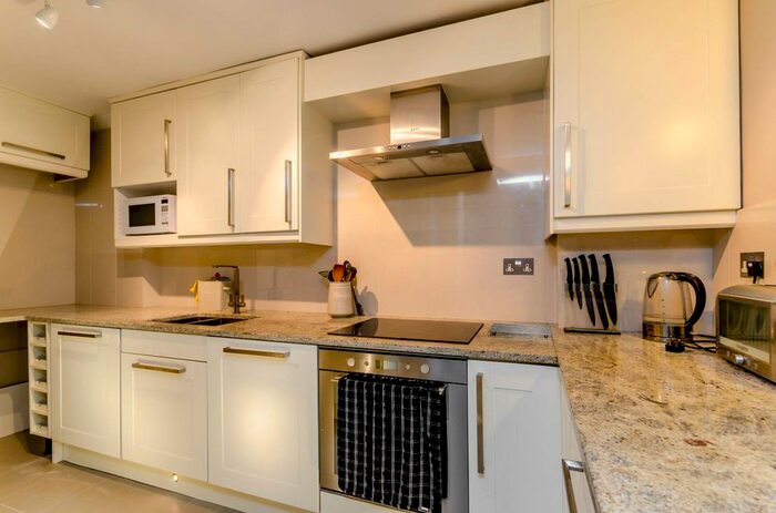 2 Bedroom Flat To Rent In St Johns Avenue, Putney, London, SW15