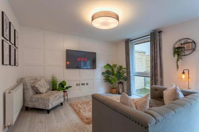 2 Bedroom Flat To Rent In Kimmerghame Terrace, Fettes, Edinburgh, EH4