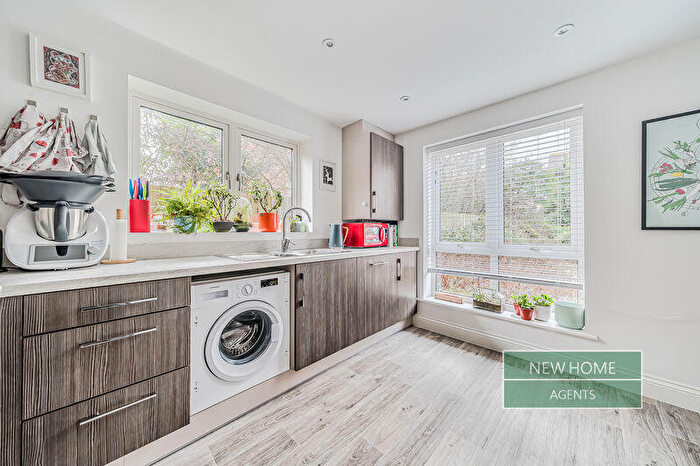 3 Bedroom End Of Terrace House For Sale In Fullbrook Avenue, Reading, RG7