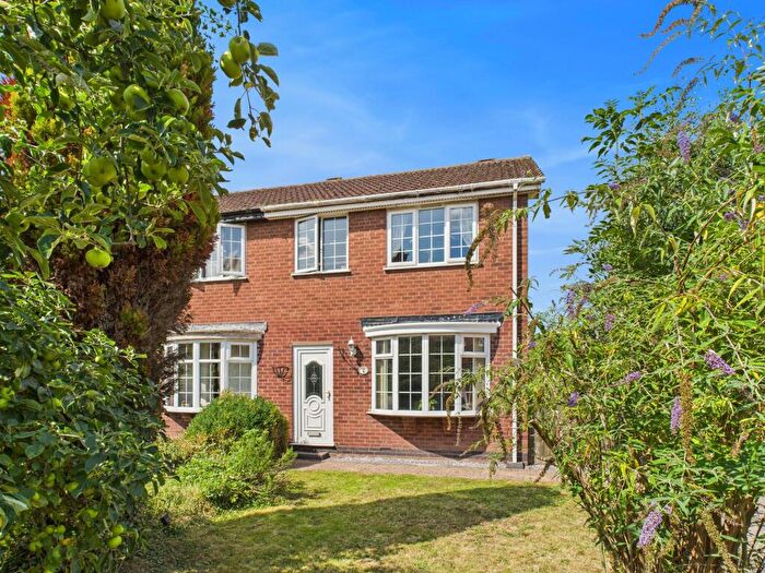 3 Bedroom Town House For Sale In Plumtree Gardens, Calverton, Nottingham, NG14