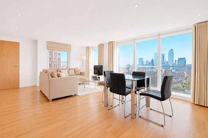 2 Bedroom Flat To Rent In Ursula Gould Way, Ingot Tower, E14