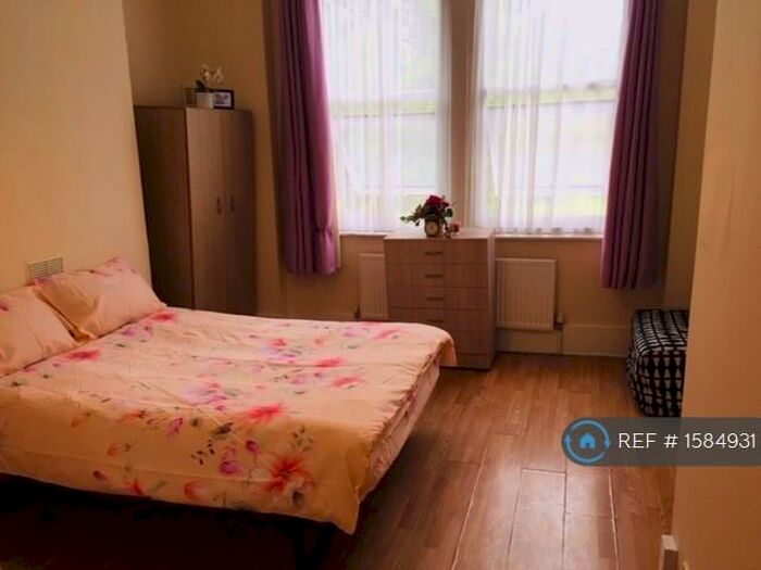 Studio To Rent In Green Lanes, London, N4