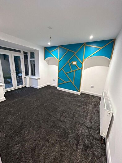 4 Bedroom Semi-Detached House To Rent In Stocksfield Avenue, Newcastle Upon Tyne, NE5
