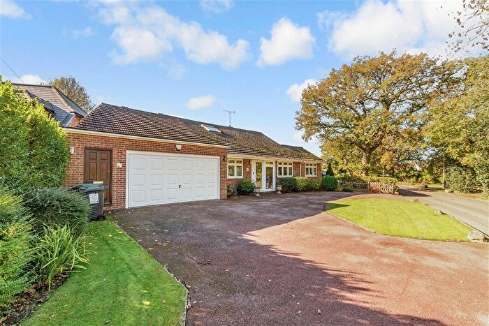 3 Bedroom Chalet For Sale In Blue Bell Hill, Chatham, Kent, ME5