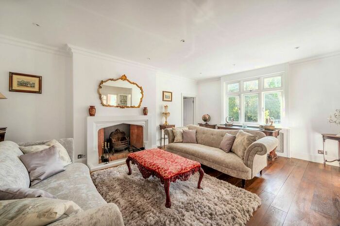 6 Bedroom Detached House To Rent In Cannon Hill, Southgate, London, N14