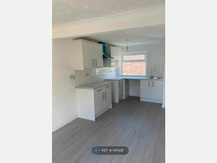 3 Bedroom End Of Terrace House To Rent In Frencham Close, Canterbury, CT2