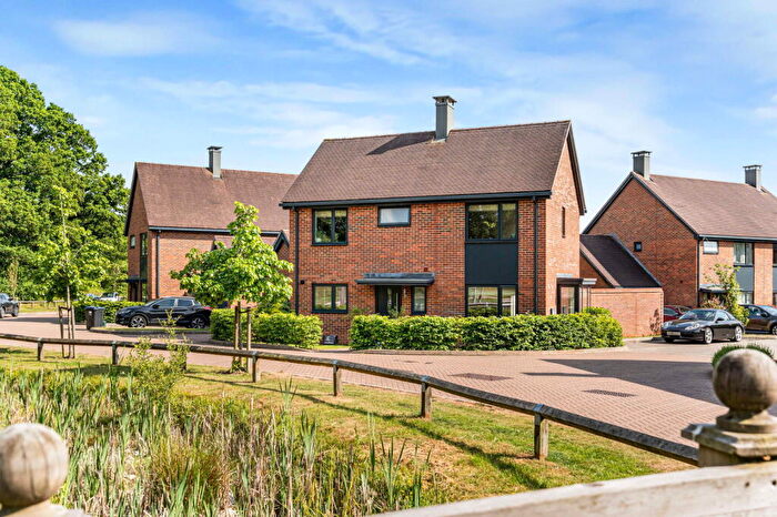 3 Bedroom Detached House For Sale In Gratton Chase, Dunsfold, GU8