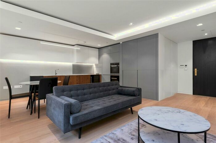 1 Bedroom Apartment To Rent In Bartholomew Close, Barbican, Farringdon, London, EC1A