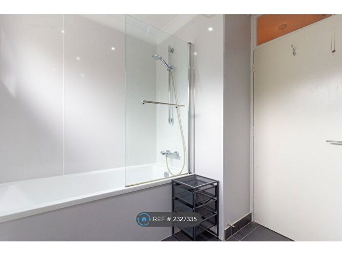 1 Bedroom Flat To Rent In Ferris Road, London, SE22