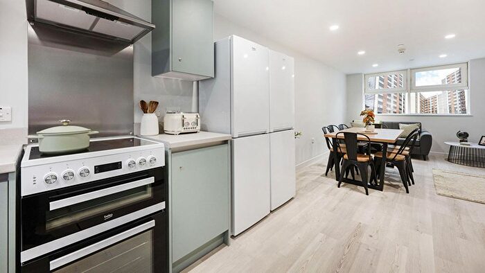 1 Bedroom Flat To Rent In Boston Park Road, Brentford, TW8
