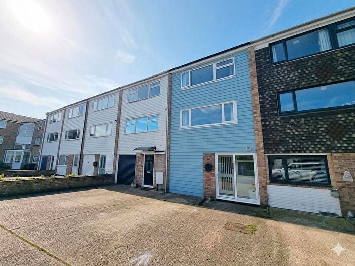 4 Bedroom Town House For Sale In Broadsands Drive, Alverstoke, Gosport, PO12