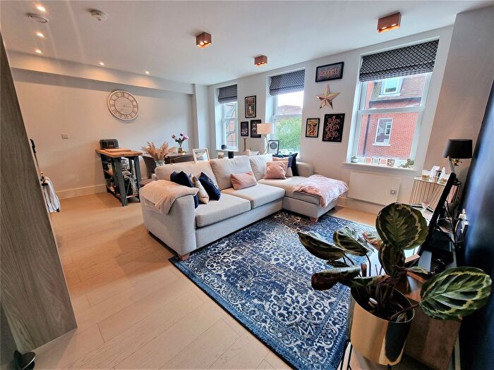 1 Bedroom Flat For Sale In Guildford, Surrey, GU1
