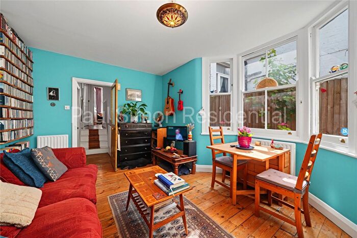 2 Bedroom Flat For Sale In Pemberton Road, London, N4