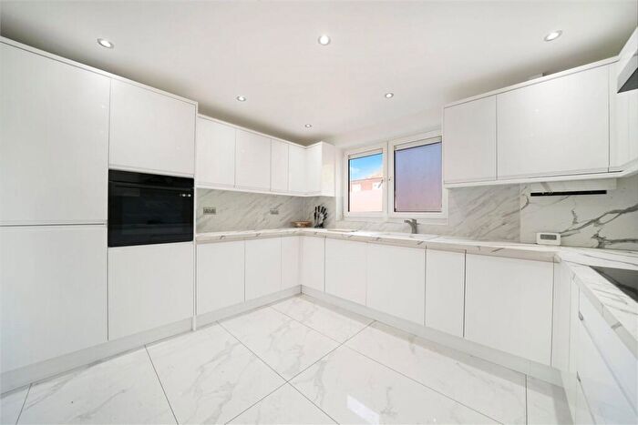 2 Bedroom Maisonette For Sale In Girdlestone Walk, London, N19