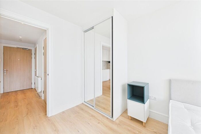 1 Bedroom Flat To Rent In Imperial Drive, Harrow, HA2