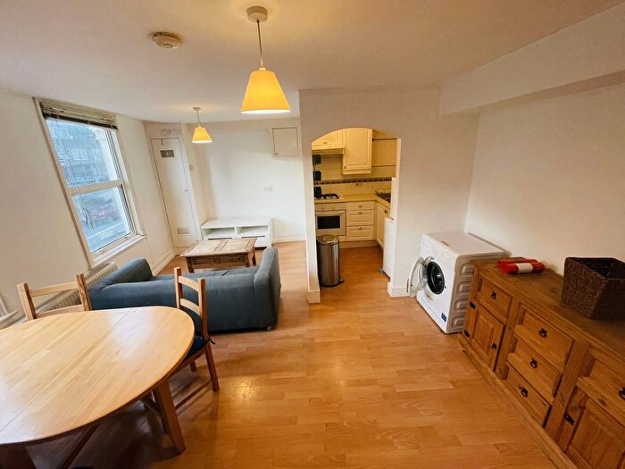 2 Bedroom Flat To Rent In Falcon Road, London, SW11