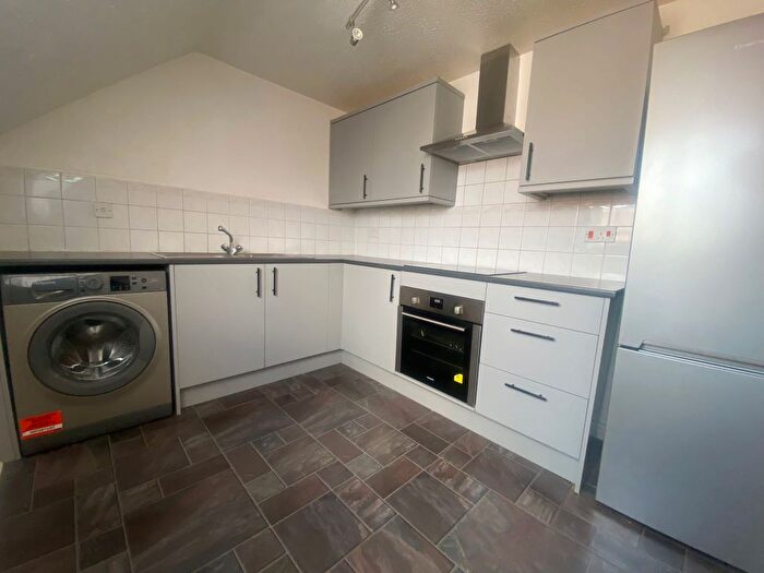 2 Bedroom Flat To Rent In Kingsmead Court, Dunstable, LU6