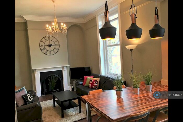 6 Bedroom Flat To Rent In Newbould Lane, Sheffield, S10