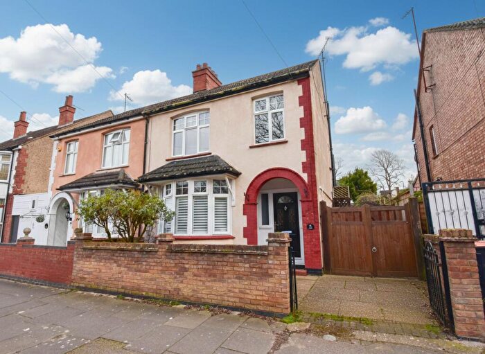 3 Bedroom Semi Detached House For Sale In Miller Road, Bedford, MK42