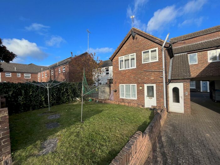 Flat To Rent In Edward Street, Dunstable, LU6