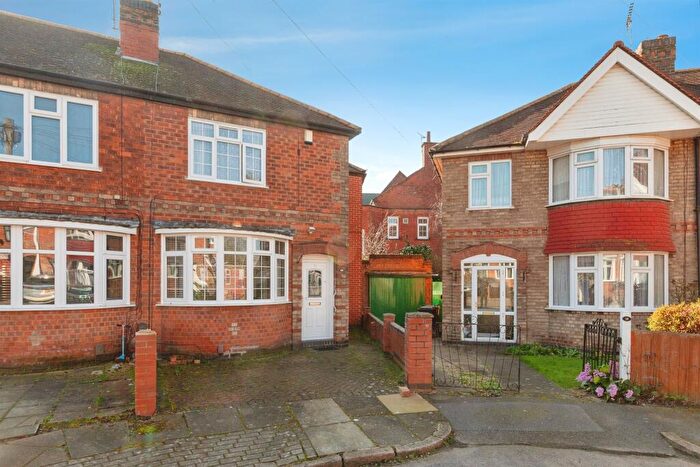 3 Bedroom Semi Detached House For Sale In The Greenway, Leicester, LE4