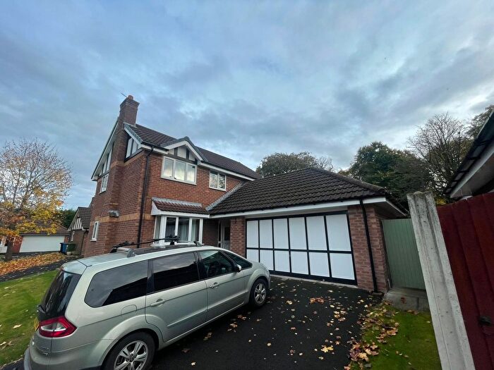 4 Bedroom Detached House To Rent In Severn Close, Altrincham, WA14